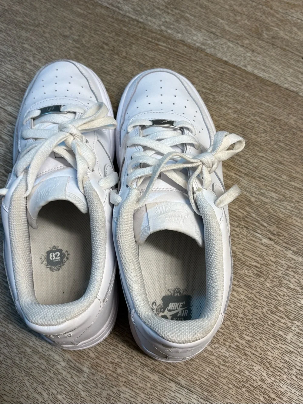 NIKE BIG KIDS WHITE AIR FORCE 1 SIZE 6.5Y